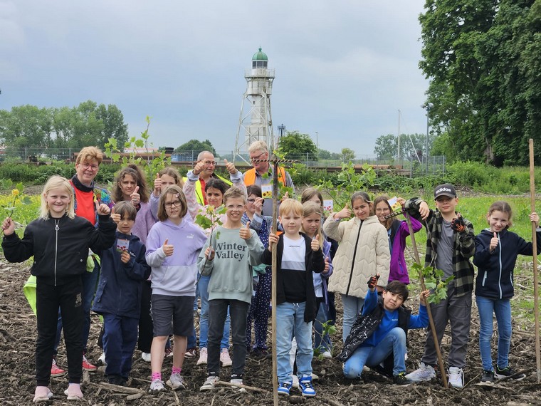Pflanzaktion der Grundschule Süd